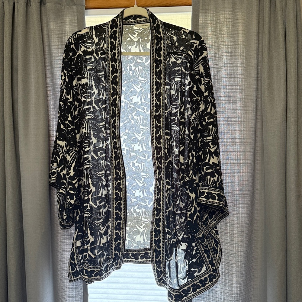Max Studio Black and White Sleeved Shawl